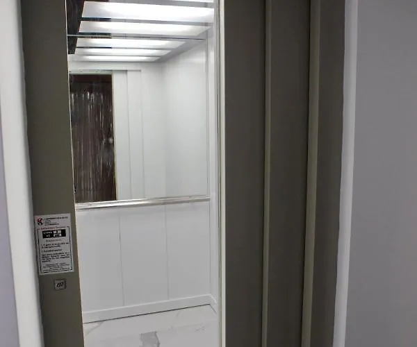 90° - Ninety Degrees